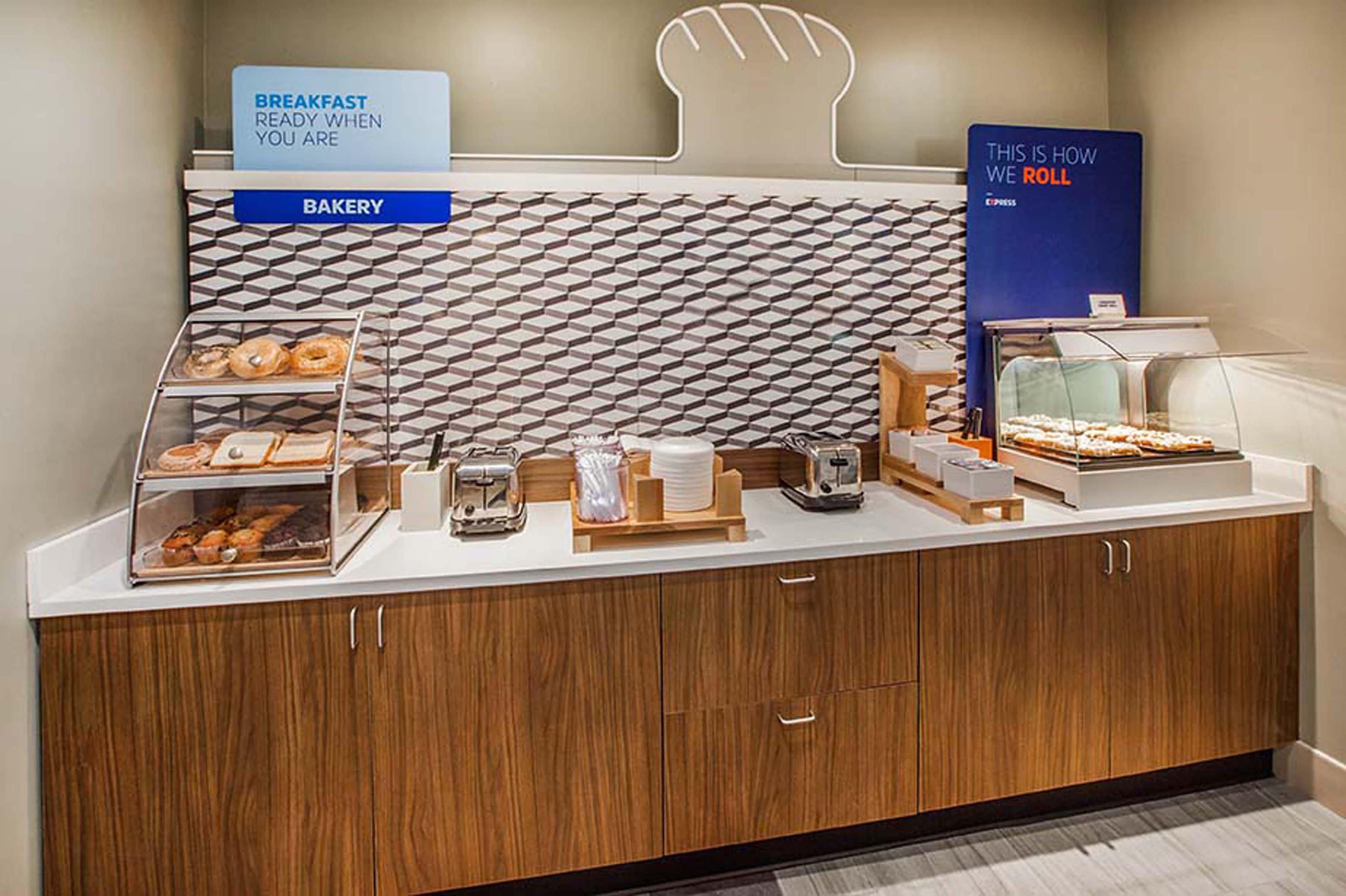 Holiday Inn Express & Suites - Marion By Ihg Bagian luar foto