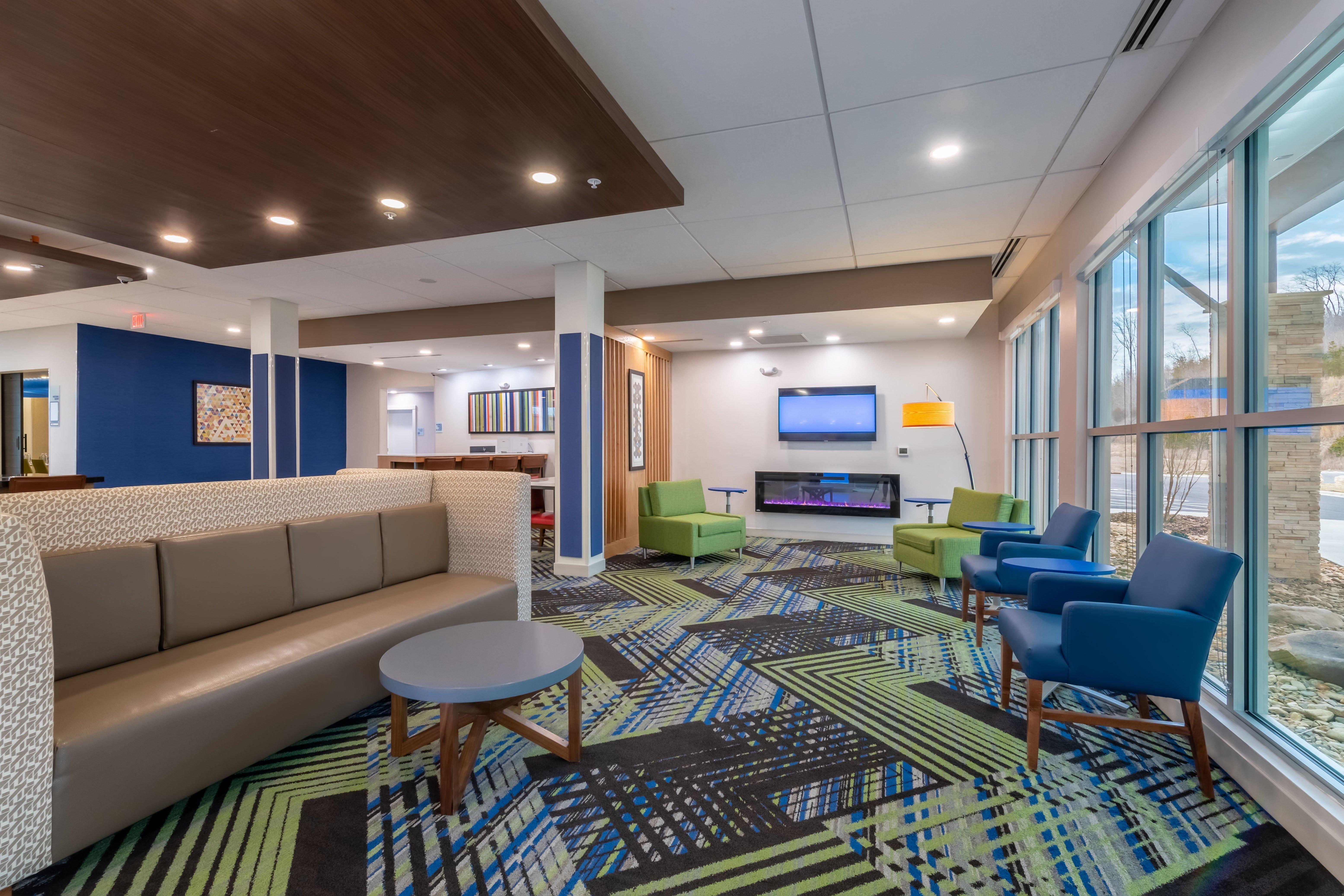 Holiday Inn Express & Suites - Marion By Ihg Bagian luar foto