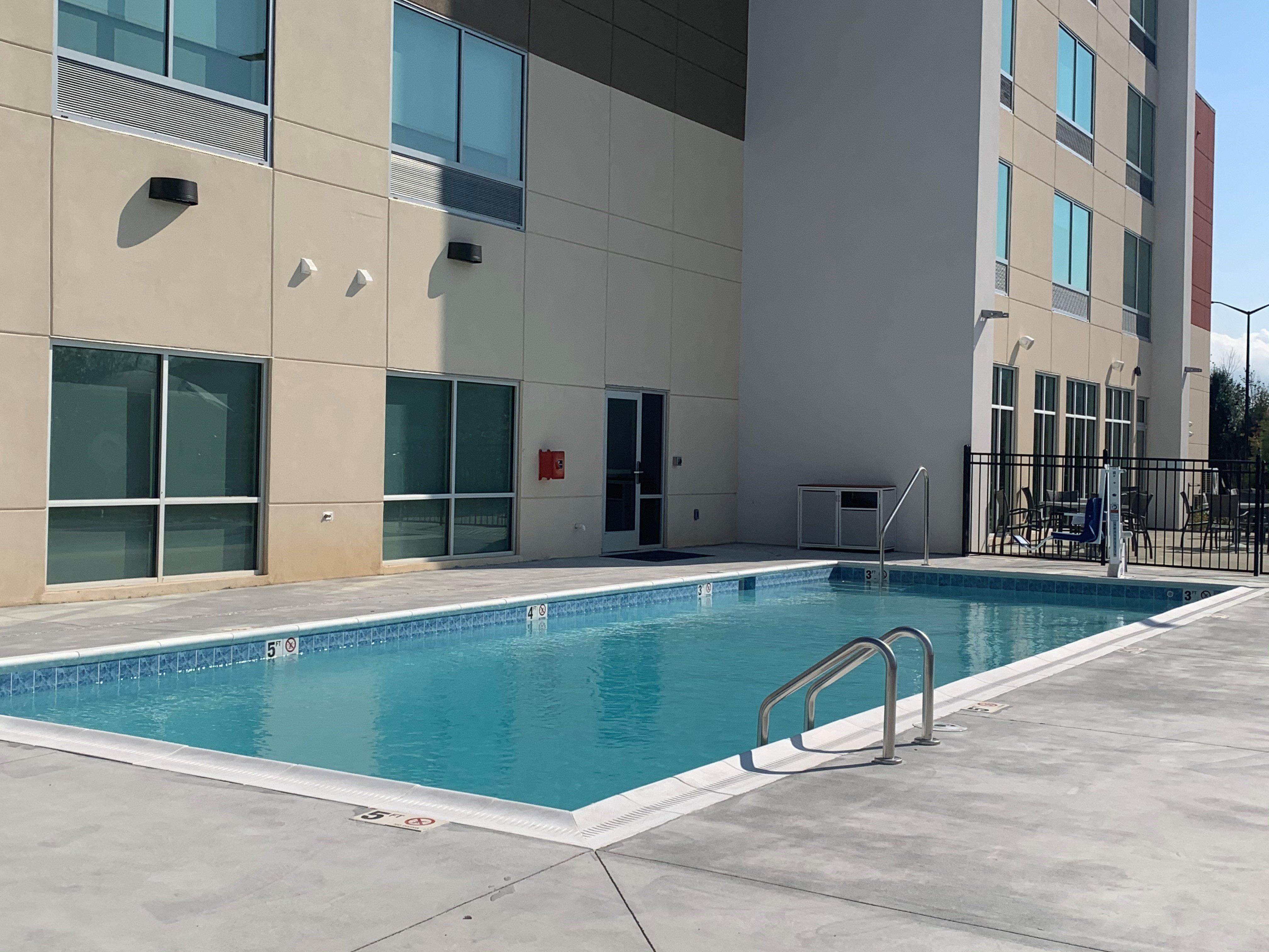Holiday Inn Express & Suites - Marion By Ihg Bagian luar foto
