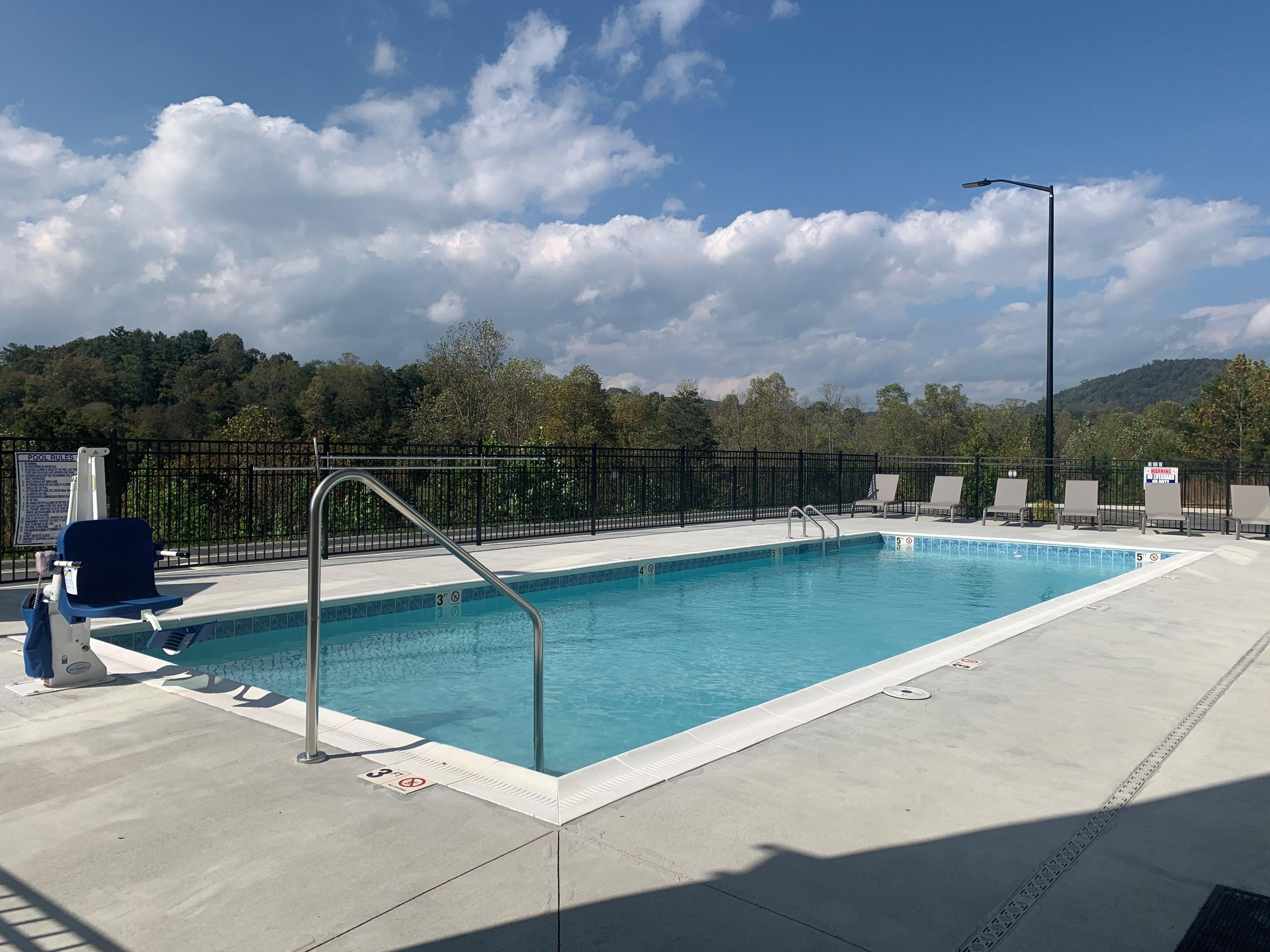Holiday Inn Express & Suites - Marion By Ihg Bagian luar foto