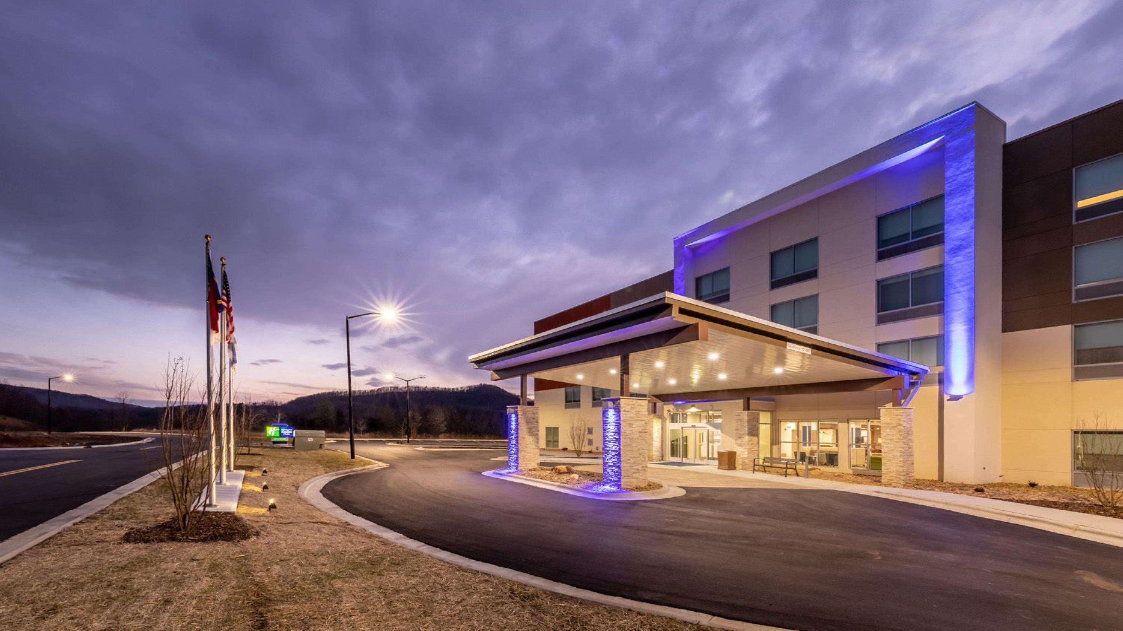 Holiday Inn Express & Suites - Marion By Ihg Bagian luar foto