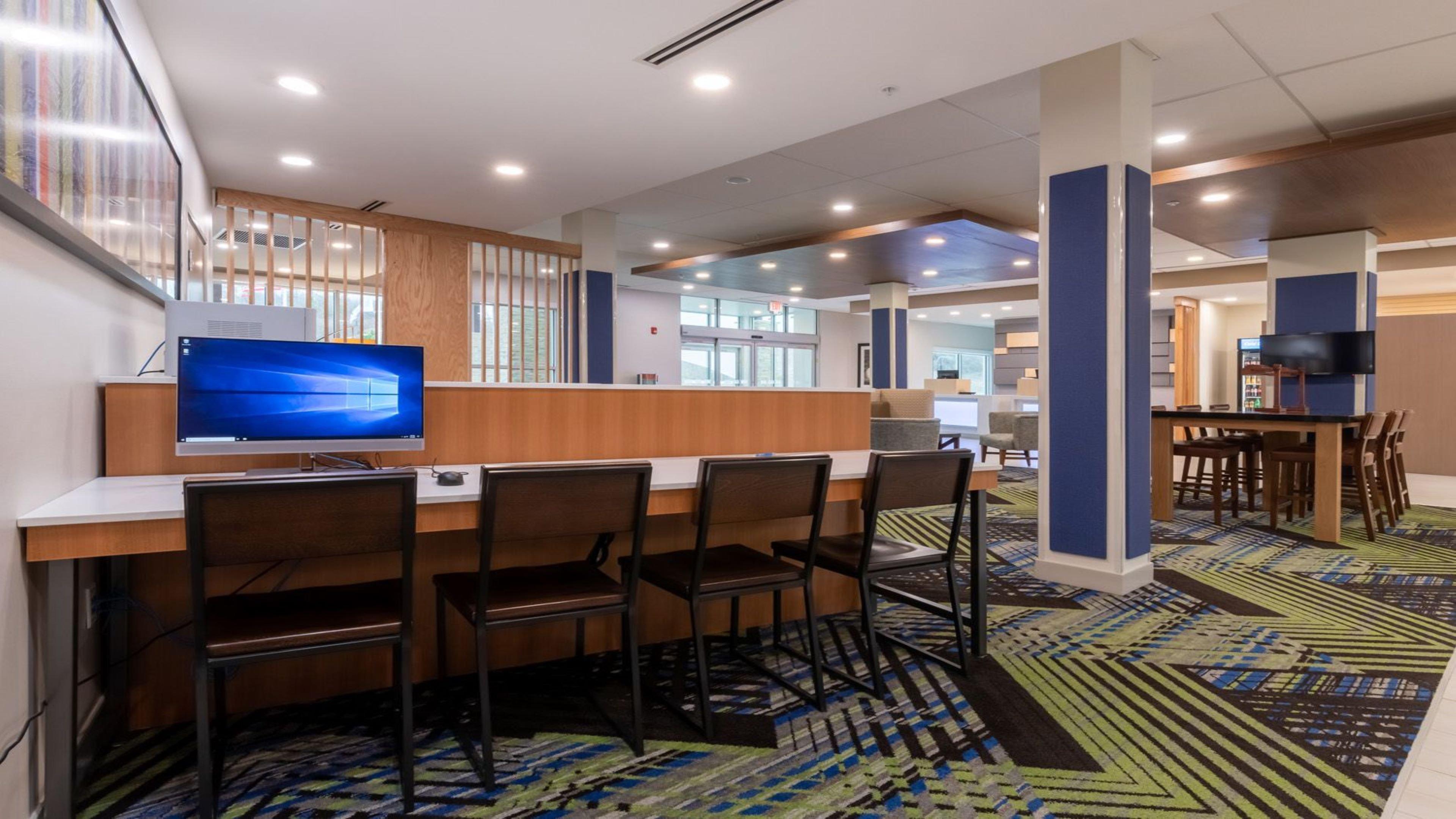Holiday Inn Express & Suites - Marion By Ihg Bagian luar foto