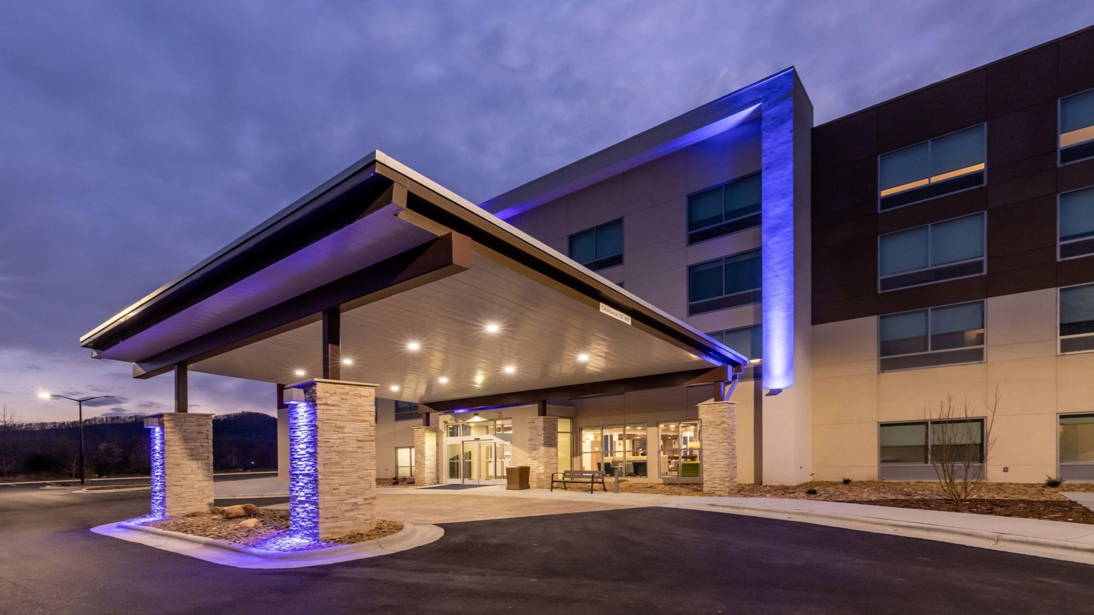 Holiday Inn Express & Suites - Marion By Ihg Bagian luar foto