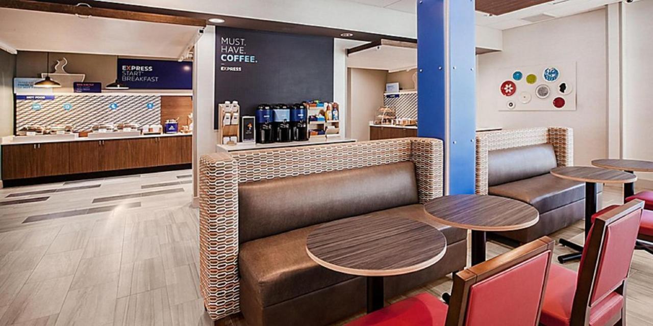 Holiday Inn Express & Suites - Marion By Ihg Bagian luar foto